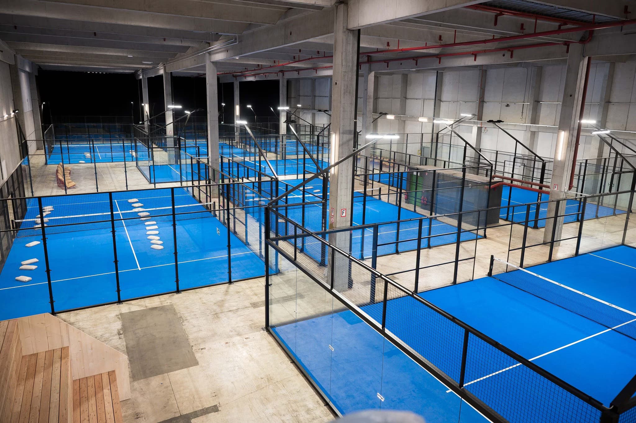 Indoor-Padelhalle von Pop-Up Padel STP